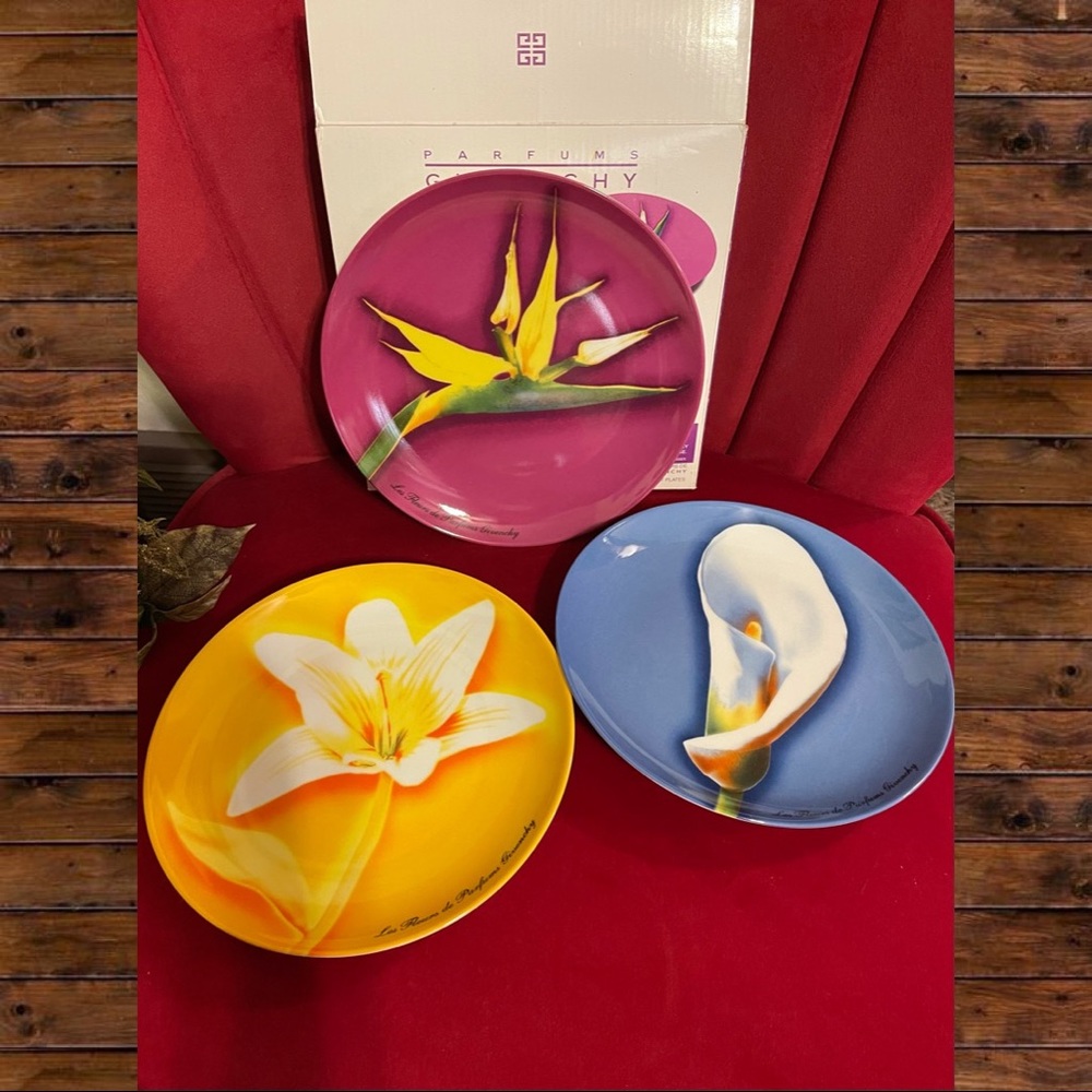 GIVENCHY PORCELAN DESSERT PLATES